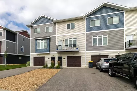 2172 Rolling Green Trl, North Mankato, MN 56003