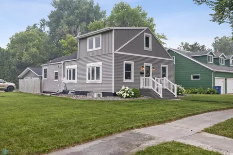 722 15th St N, Moorhead, MN 56560