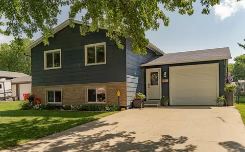 218 Hilldale Ct NW, Byron, MN 55920
