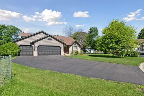 16276 Greenbriar Ct, Lakeville, MN 55044