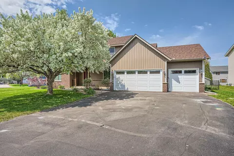 2907 Asarum Ct, Shakopee, MN 55379