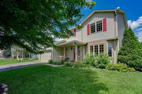 568 Falcon Ridge Rd, Woodbury, MN 55125