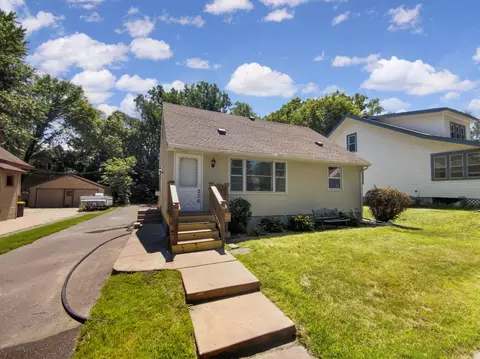 206 Winona St W, West Saint Paul, MN 55118