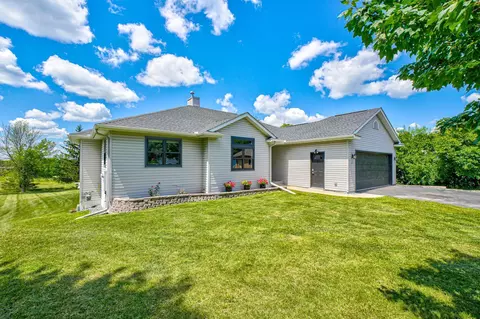95 Sunwood Valley Ln, River Falls, WI 54022
