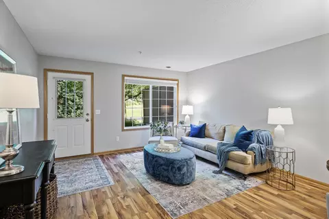 8484 Minuteman Alcove, Eden Prairie, MN 55344