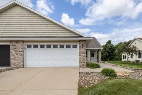 2590 Hawk Ridge Ct SE, Rochester, MN 55904