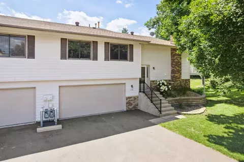 11124 Xavier Ct, Bloomington, MN 55437