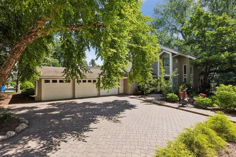 2 Edgcumbe Pl, Saint Paul, MN 55116
