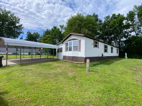 225 Jay St #12, Sandstone, MN 55072