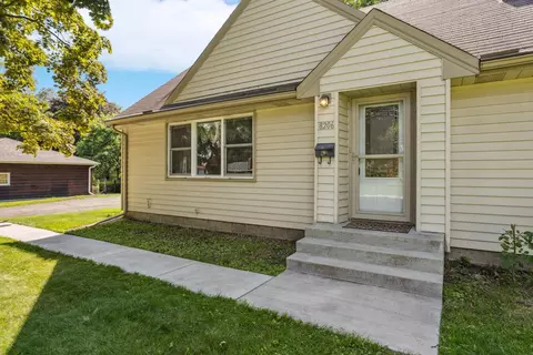 8206 Portland Ave S, Bloomington, MN 55420
