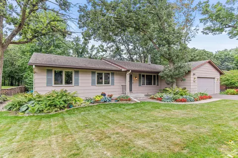 1244 Balsam Trl E, Eagan, MN 55123
