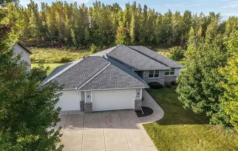 2220 Greenfield Dr E, Northfield, MN 55057