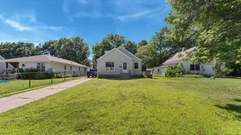 Exterior - 806 8th St SW, Willmar, MN 56201 photo 3 of 7