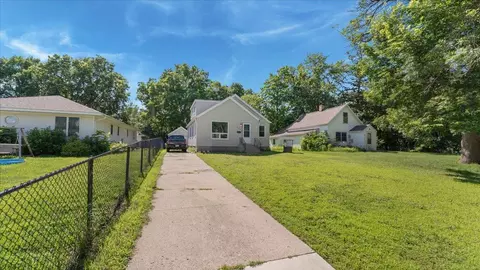 Exterior - 806 8th St SW, Willmar, MN 56201 photo 2 of 7
