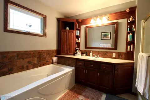 Bath - 1307 Libra Ln, Fargo, ND 58104 photo 3 of 5