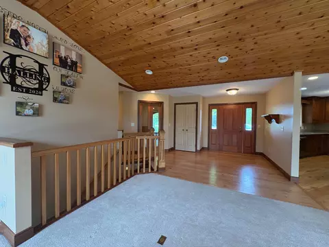 Entry Way - 53030 254th Ave, Plainview, MN 55964 photo 2 of 7