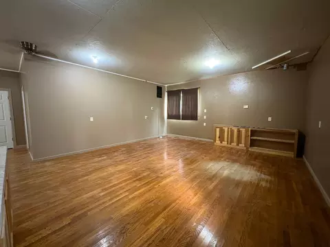 Living - 53030 254th Ave, Plainview, MN 55964 photo 1 of 13