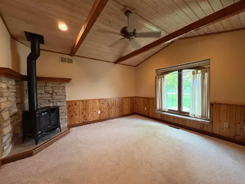 Living - 53030 254th Ave, Plainview, MN 55964 photo 7 of 13
