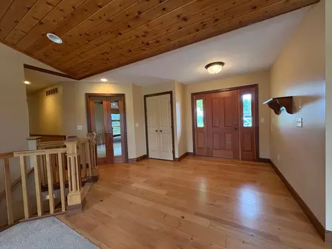 Entry Way - 53030 254th Ave, Plainview, MN 55964 photo 3 of 7