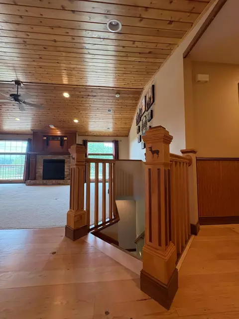 Entry Way - 53030 254th Ave, Plainview, MN 55964 photo 4 of 7