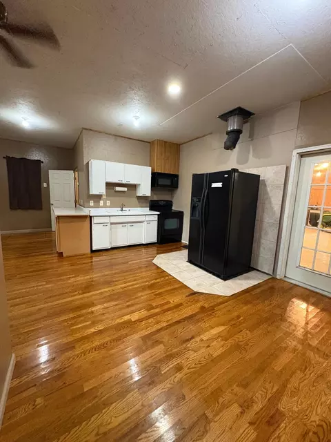 Kitchen - 53030 254th Ave, Plainview, MN 55964 photo 10 of 11