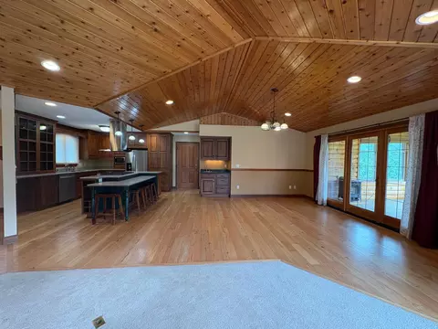 Living - 53030 254th Ave, Plainview, MN 55964 photo 2 of 13