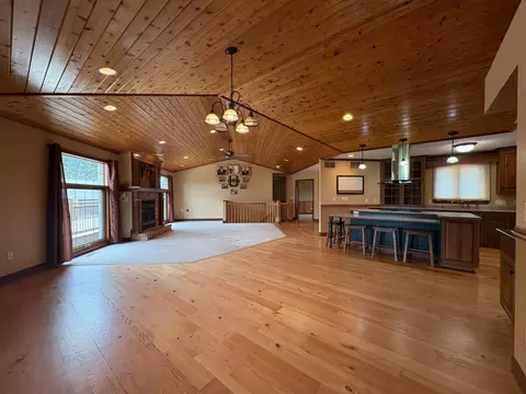 Living - 53030 254th Ave, Plainview, MN 55964 photo 4 of 13