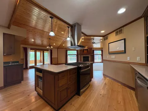 Kitchen - 53030 254th Ave, Plainview, MN 55964 photo 8 of 11