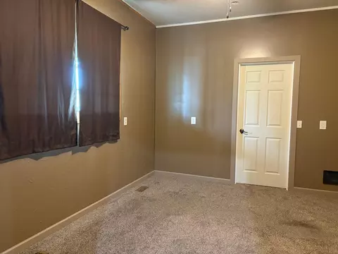 Bedroom - 53030 254th Ave, Plainview, MN 55964 photo 10 of 10