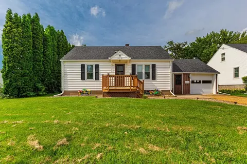 320 Leray Ave, Eagle Lake, MN 56024