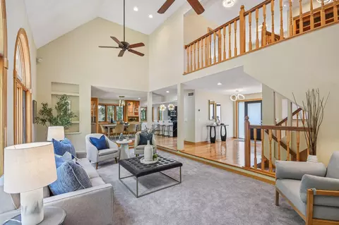 6281 Ginger Dr, Eden Prairie, MN 55346