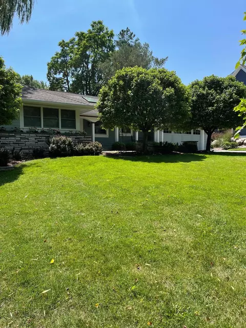 2004 Edgcumbe Rd, Saint Paul, MN 55116