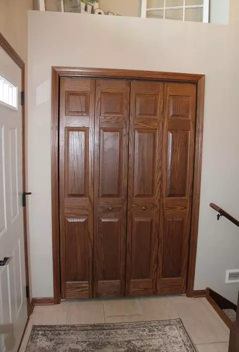 Entry Way - 2007 Pratt Cir, Saint Peter, MN 56082 photo 2 of 3