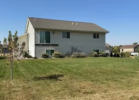 Exterior - 2007 Pratt Cir, Saint Peter, MN 56082 photo 2 of 3