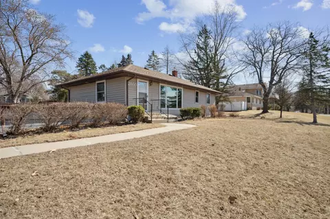 2860 Highview Ter, Eagan, MN 55121