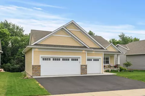 1877 Christy Dr, Carver, MN 55315