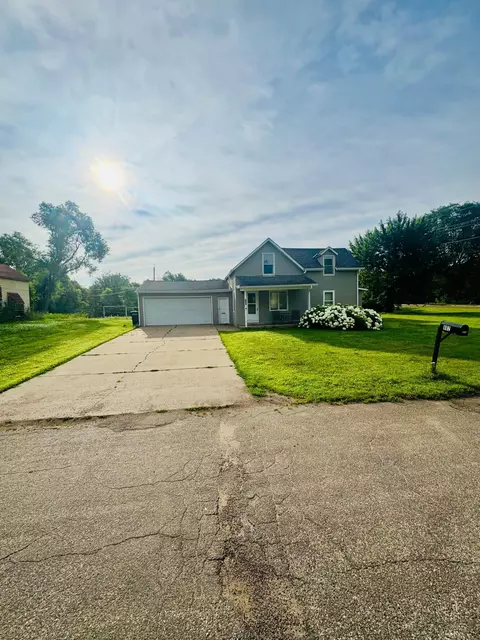 802 5th St NE, Little Falls, MN 56345