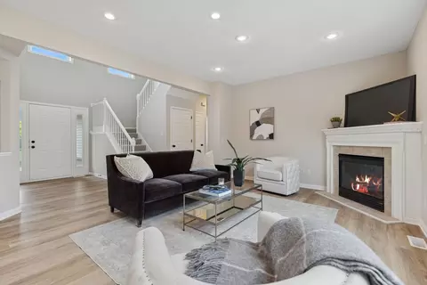 2450 Golf Dr, Woodbury, MN 55129