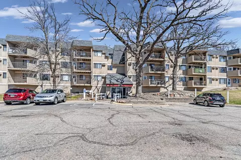 3917 Heritage Hills Dr #204, Bloomington, MN 55437