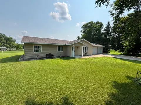 420 Medayto Dr, Spicer, MN 56288