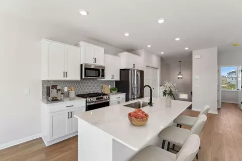 10281 Birchwood Cir, Chaska, MN 55318