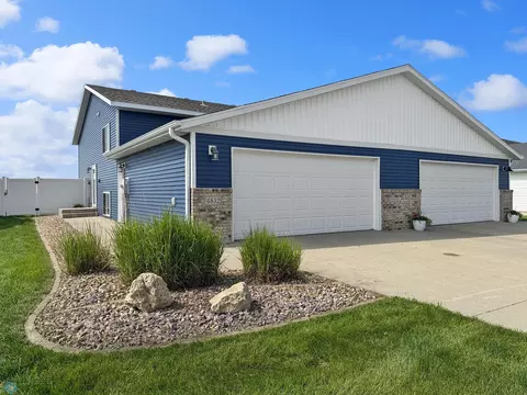 4832 51st Ave S, Fargo, ND 58104