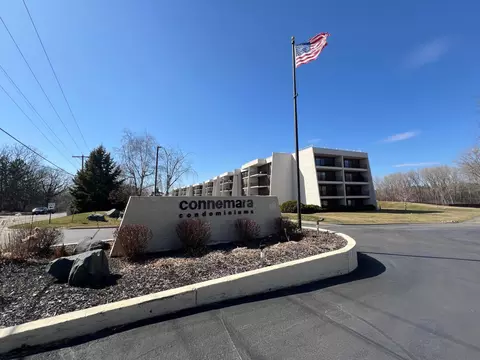 2485 Londin Ln E #418, Maplewood, MN 55119