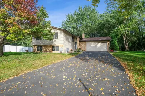 12405 Cockspur Ct, Eden Prairie, MN 55347