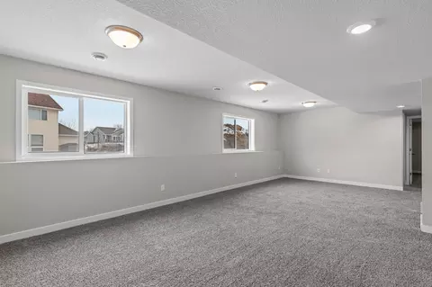 Living - 2150 Violet Ln, Faribault, MN 55021 photo 12 of 12
