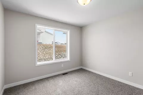 Bedroom - 2150 Violet Ln, Faribault, MN 55021 photo 9 of 16