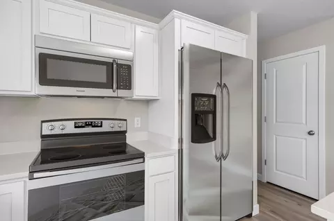 Kitchen - 2150 Violet Ln, Faribault, MN 55021 photo 2 of 5