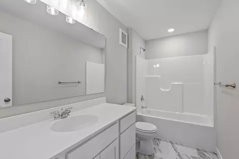 Bath - 2150 Violet Ln, Faribault, MN 55021 photo 5 of 6