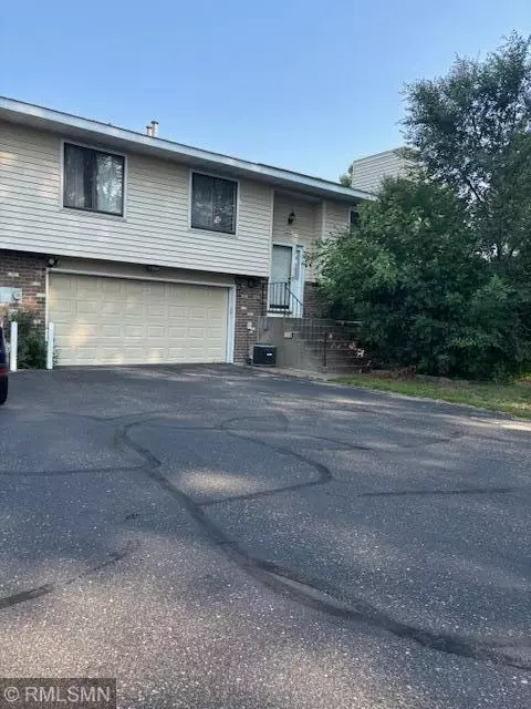 570 98th Ave NE, Blaine, MN 55434