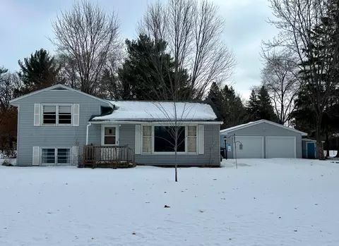 18606 Riverwood Dr, Little Falls, MN 56345